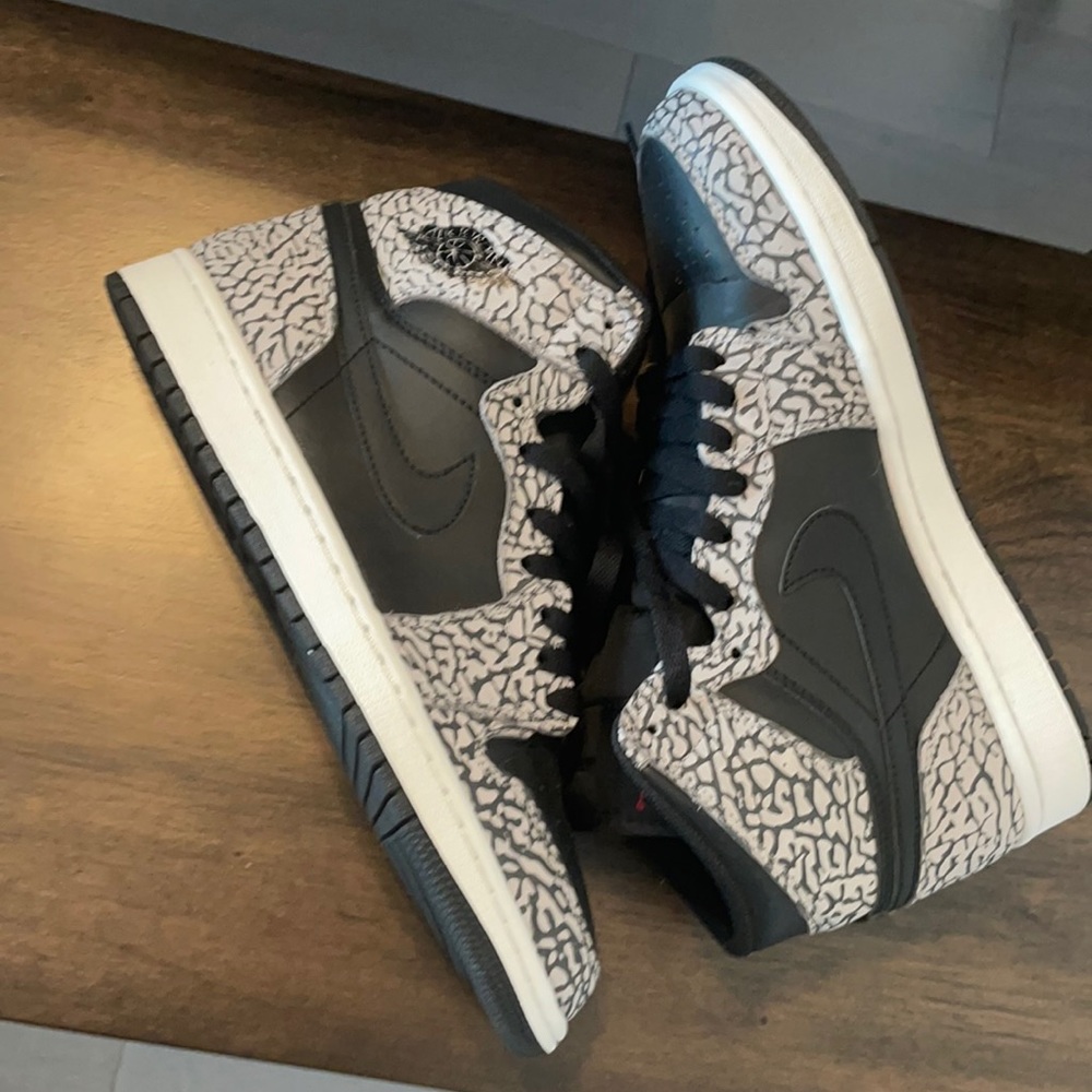 Preowned Nike Air Jordan 1 Retro High Un-Supreme